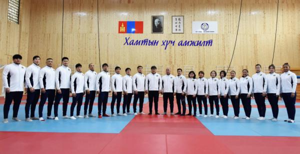 Монголын 12 жүдоч Токиогийн олимпыг зорино