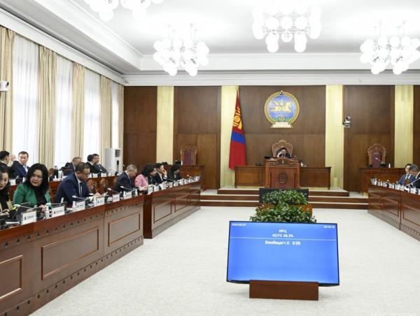 Цусны донорын тухай хуулийн төслийг анхны хэлэлцүүлэгт шилжүүлж, УИХ-ын тогтоолын төслийг баталлаа