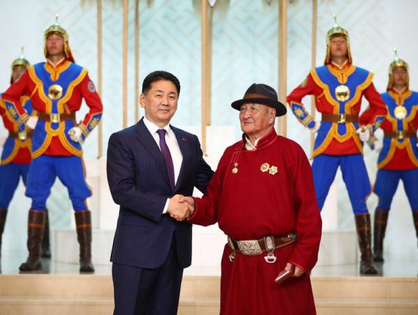 Хүнс, хөдөө аж ахуй, хөнгөн үйлдвэрийн яам байгуулагдсаны 100 жилийн ойг тохиолдуулан төрийн дээд цол, одон, медаль гардууллаа