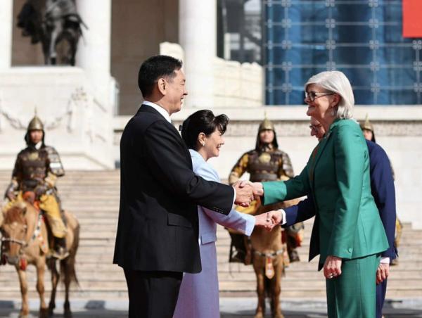 Австралийн Холбооны Улсын Амбан захирагчийг албан ёсоор угтаж авлаа