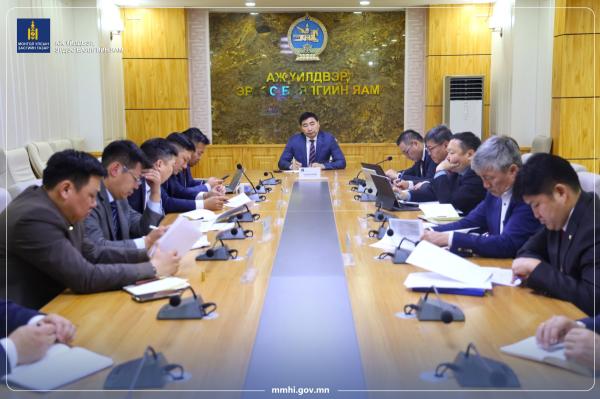 Ашигт малтмалын талбай дүйцүүлэн олгох асуудлыг яаралтай танилцуулахыг үүрэг болголоо