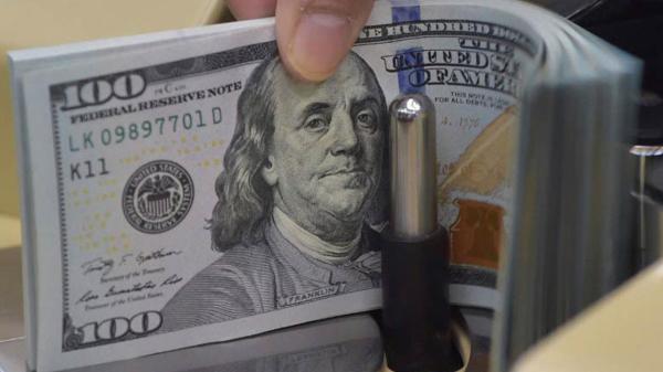 Банканд хуурамч ам.доллар солиулахыг завджээ