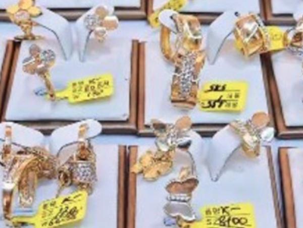 Цахимаар ээмэг, бөгж худалдан авах гэж байгаад залилуулжээ