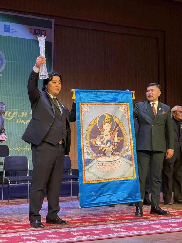 &ldquo;Болор цом"-ын эзнээр яруу найрагч, сэтгүүлч Н.Минжинсайхан тодорлоо