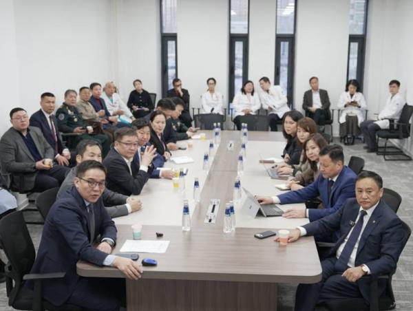 Эрүүл мэндийн сайд Ж.Чинбүрэн Япон, Монголын эмнэлэгт ажиллаж байна