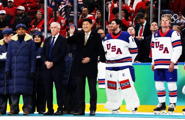 Б.Баттүшиг өвлийн олимпын наадмын аварга АНУ-ын шигшээ баг тамирчдад шагнал гардууллаа