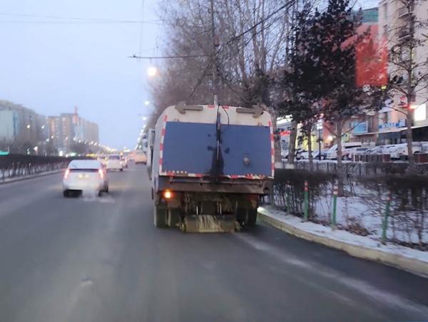 Халтиргаа гулгаа үүсэхээс урьдчилан сэргийлэн 66 тонн давс, 215.5 тонн бодис цацжээ