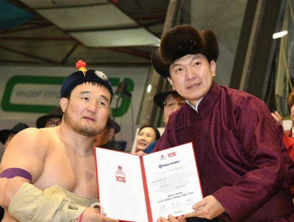 Эх орончдын өдрийн барилдаанд Б.Зоригтбаатар харцага түрүүллээ