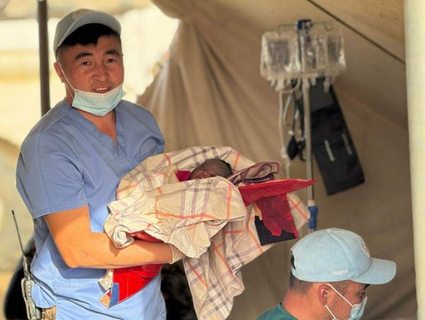 Монгол цэргүүд 1400 гаруй иргэнийг хамгаалалтад авч, эх нярайг эсэн мэнд амаржуулжээ