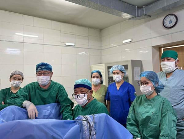 &ldquo;Дурангийн аргаар түрүү булчирхай авах" мэс заслыг анх удаа амжилттай хийжээ