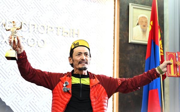 Б.Цэвээндаш Улаанбаатар-Бээжин-Тяньжин маршрутаар 1418 км зам гүйжээ