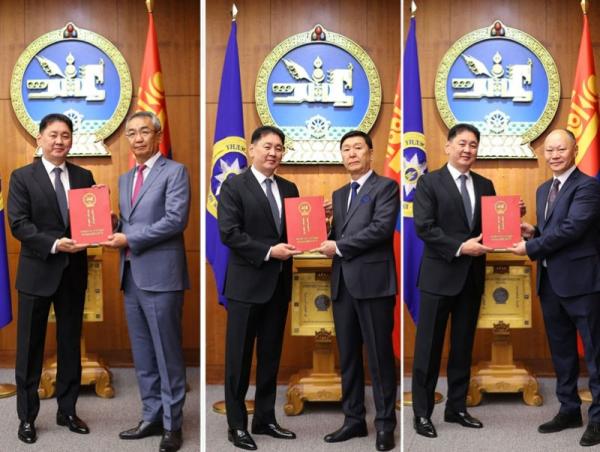 Элчин сайд нарт Итгэмжлэх жуух бичгийг нь гардууллаа