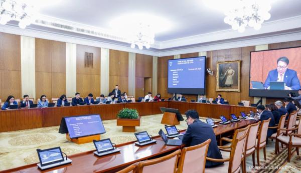 Цусны донорын тухай хуулийн төслийн анхны хэлэлцүүлгийг хийж, зарчмын зөрүүтэй 62 саналаар санал хураалт явууллаа