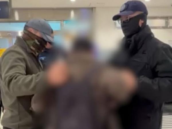 Бага насны хүүхдийг садар самуунд уруу татаж, интерполоор эрэн сурвалжлагдаж байсан этгээдийг БНСУ-аас албадан гаргуулж, баривчиллаа