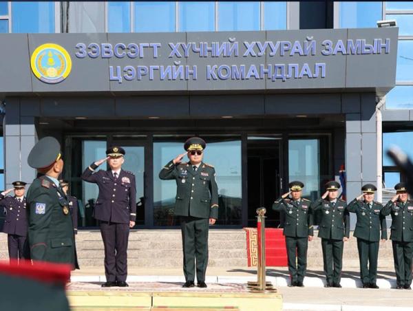 Японы Хуурай замын Өөрийгөө хамгаалах хүчний командлагч Монгол Улсад айлчилж байна