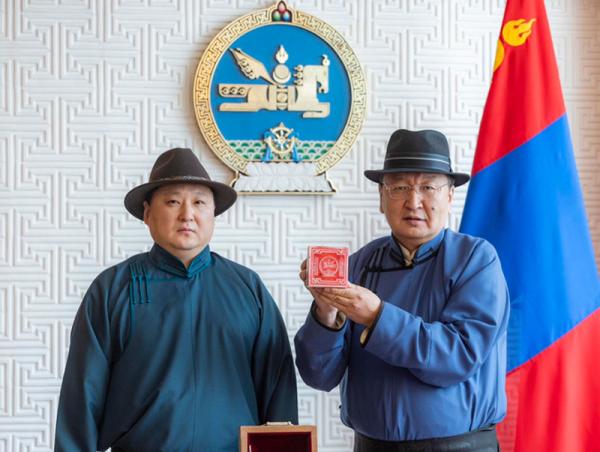 2023 онд батлагдсан Монгол Улсын хуулиудад Төрийн тамга дарах ёслол болов