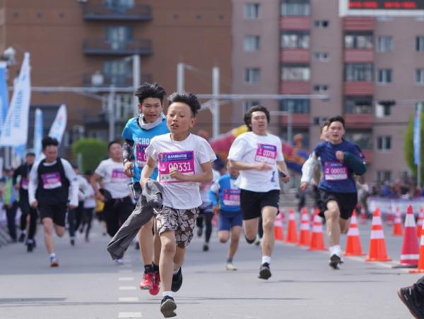 “Улаанбаатар марафон"-нд 140 гаруй хүн гэр бүлээрээ гүйхээр бүртгүүлжээ