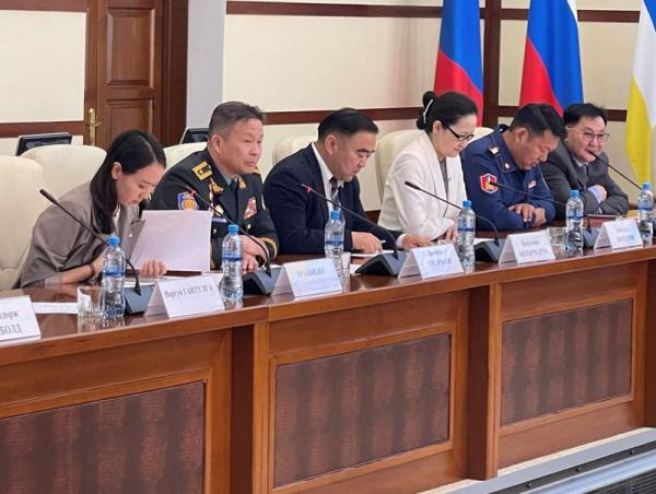 ОХУ-аас ирүүлсэн хүмүүнлэгийн тусламжийн үр тарианы тэжээлийг хүлээн авч, орон нутагт олголоо