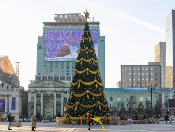 Өнөөдөр Төв талбайн сүлд модны гэрлийг асаана