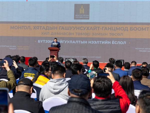 Гашуунсухайт–Ганцмод боомтын хил дамнасан төмөр замын бүтээн байгуулалт эхэллээ