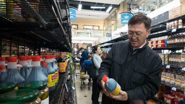 Импортын хүнсний худалдаанд хяналт шалгалт хийж байна