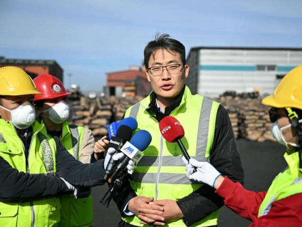 А.Амартүвшин: Хагас коксон шахмал түлш хэрэглэснээр нүүрснээс гарч байгаа агаарын бохирдлын 28 хувийг бууруулна