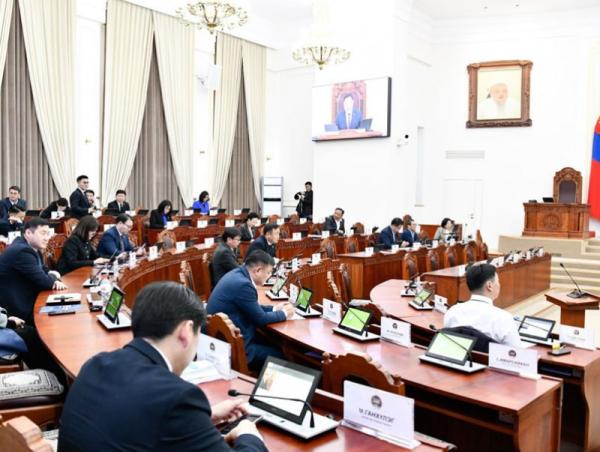 Монгол Улсын 2026 оны төсвийн тухай хуулийн төсөлтэй хамт өргөн мэдүүлсэн хууль, тогтоолын төслүүдийг эцсийн хэлэлцүүлэгт шилжүүллээ