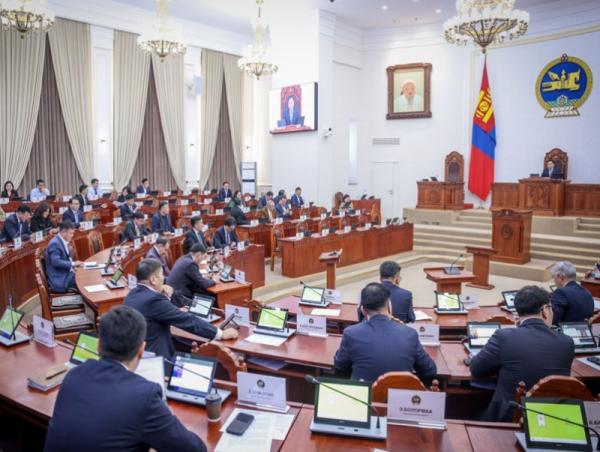 Төсвийн хүрээний мэдэгдэл, төсвийн төсөөллийн тухай хуульд өөрчлөлт оруулах тухай хуулийн төслийг гурав дахь хэлэлцүүлэгт шилжүүлэв