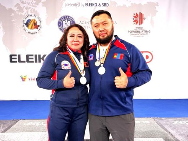 Т.Сайфолла, С.Мөнхзул нар пауэрлифтингийн ДАШТ-ээс нийлбэр дүнгээр медаль хүртсэн анхны монгол тамирчид боллоо