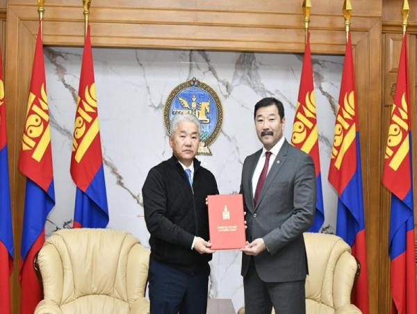 Баруун бүсийн импортын улаанбуудай, мал, амьтны тэжээл, тэжээлийн нэмэлтийг гаалийн албан татвараас чөлөөлөх тогтоолын төслийг өргөн барив