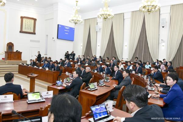Монгол Улсын Их Хурлын даргаар Ням-Осорын Учралыг сонголоо