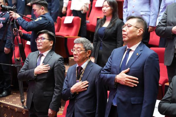 &ldquo;Чингис хаан&rdquo; одонт, Академич С. Нарангэрэлд Хууль зүйн салбарын бие бүрэлдэхүүн хүндэтгэл үзүүллээ