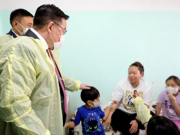 Г.Занданшатар: Засгийн газрын нөөц хөрөнгөөс эмч, эмнэлгийн ажилтнуудын илүү цагийн урамшуулалд зориулж нэг тэрбум төгрөг гаргана