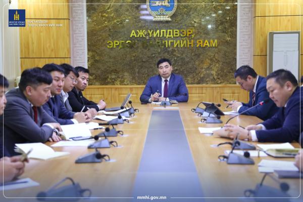 Аж үйлдвэр, эрдэс баялгийн яамны шуурхай хурал боллоо