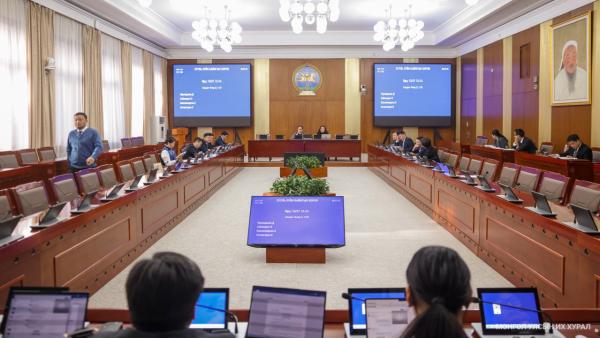 ХЗБХ: Гэр бүлийн тухай болон Гэр бүлийн хэрэг шүүхэд хянан шийдвэрлэх тухай хуулийн төслүүдийг хэлэлцэхийг дэмжлээ