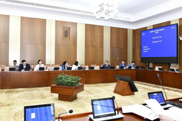 ЭЗБХ: &ldquo;Зээлийн хүүг бууруулах талаар авах арга хэмжээний тухай&rdquo; болон &ldquo;Хянан шалгах түр хороо байгуулах тухай&rdquo; УИХ-ын тогтоолын төслүүдийг хэлэлцэв