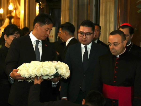 Монгол Улсын Ерөнхийлөгч Пап Францисын гэгээн дурсгалыг хүндэтгэлээ