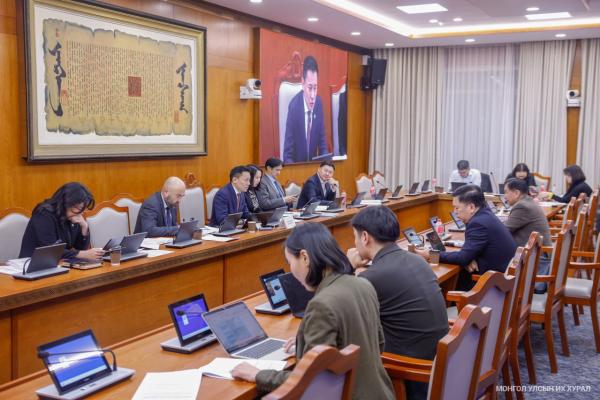 Оюу толгойн асуудлаарх тусгай шалгалт, нээлттэй сонсголын мөрөөр авч хэрэгжүүлэх арга хэмжээний тухай УИХ-ын тогтоолын төслийг хэлэлцлээ