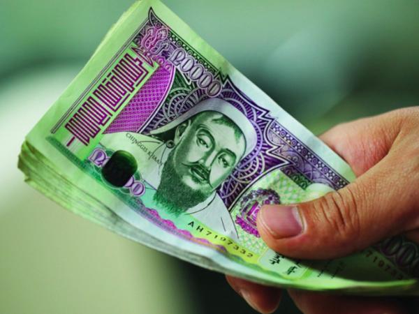 Нэгдүгээр сарын 1-ний өдрөөс эмч, ажилчдын цалинг 30 хувиар нэмнэ