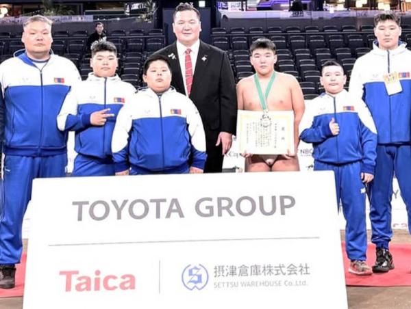 &ldquo;Хакүхо кап&rdquo;-аас нэг алт, хоёр мөнгөн медаль хүртлээ