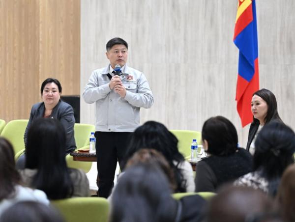 Хотын дарга НЕБ-ын 172 сургууль, 12 цэцэрлэгийн төлөөлөлтэй уулзлаа