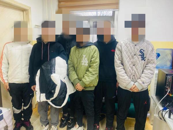 Зам дагуу алхаж байсан эмэгтэйг хүчээр машиндаа суулган бэлгийн хүчирхийлэл үйлдэхийг завдан дээрэмджээ