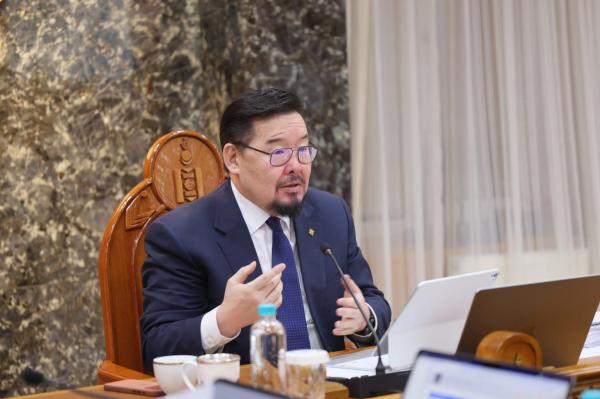 Засгийн газар хуралдаж байна