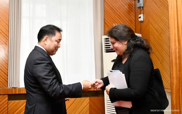 Францын хөгжлийн агентлагийн бүсийн захирал А.Оберийг хүлээн авч уулзлаа