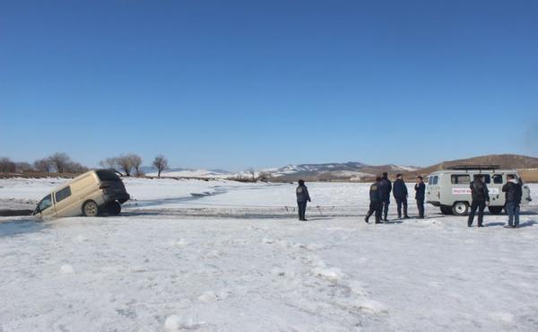 Орхон голд суудлын автомашин цөмөрчээ