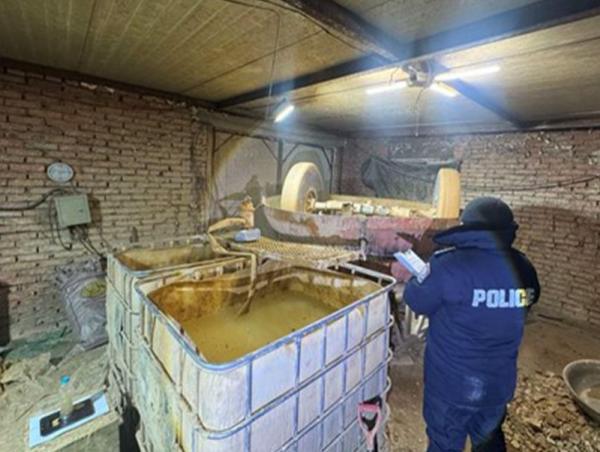 Химийн хортой бодис илрүүлэн хурааж авчээ