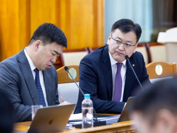 Эдийн засгийн нөхцөл байдал, учирч буй эрсдэлийн талаар Засгийн газрын хуралдаанд мэдээлэл хийлээ