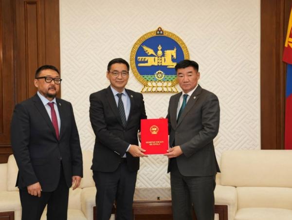 Монгол Улсын Их Хурлын хяналт шалгалтын тухай хуульд нэмэлт оруулах тухай хуулийн төслийг өргөн мэдүүллээ