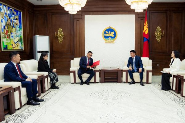 Гадаад зээлийн ашиглалт, үр ашгийг нэмэгдүүлэх тухай анхдагч хуулийн төсөл өргөн мэдүүлэв