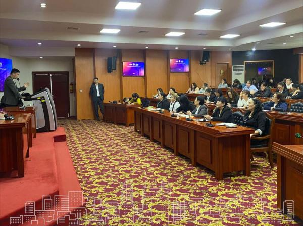Нийслэлийн төвийн зургаан дүүрэгт авто зогсоолын журам болон бүсчлэл, үнэ тарифын талаар хэлэлцүүлэг зохион байгууллаа
